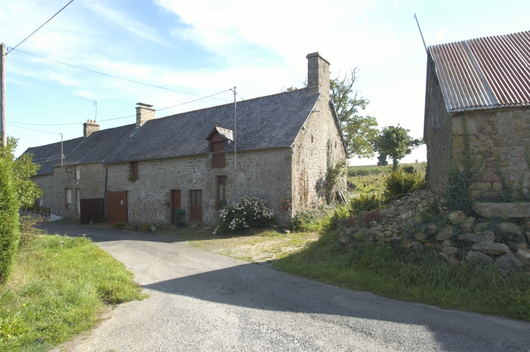 Alignement de logis, la Potelais (Coglès fusionnée en Les Portes du Coglais en 2017)