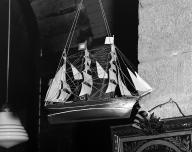 Ex-voto : bateau, église paroissiale Saint-Pierre (Sibiril)