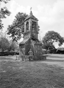 Ancienne Chapelle Saint-Adrien, actuellement monument commémoratif, et sa croix, Boutihiry (Le Saint)