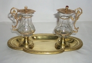 Ensemble 8 d'un plateau à burettes et de 2 burettes