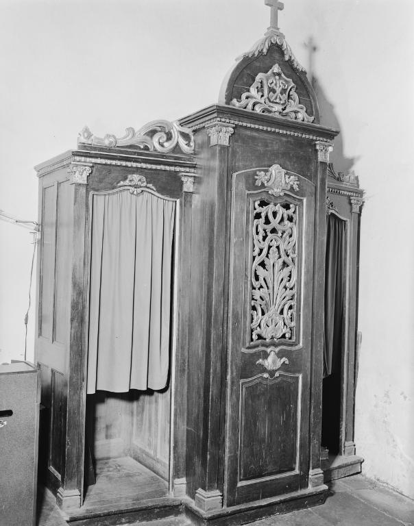 Confessionnal, église paroissiale sainte-Brigitte, sainte-Anne (Noyalo fusionnée en Theix-Noyalo en 2016)