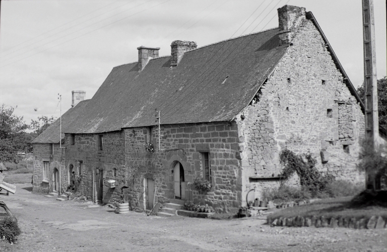 Alignement, le Haut Breil (Saint-Germain-en-Coglès)