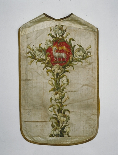 Ornement blanc 8 : chasuble, étole, bourse de corporal (Maure-de-Bretagne fusionnée en Val d'Anast en 2017)