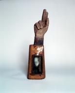 Ensemble de 2 reliquaires morphologiques (bras-reliquaires) de saint Corentin et de saint Clair, Hôpital (Josselin)