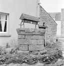 Puits, place du Presbytère (Kerlaz)