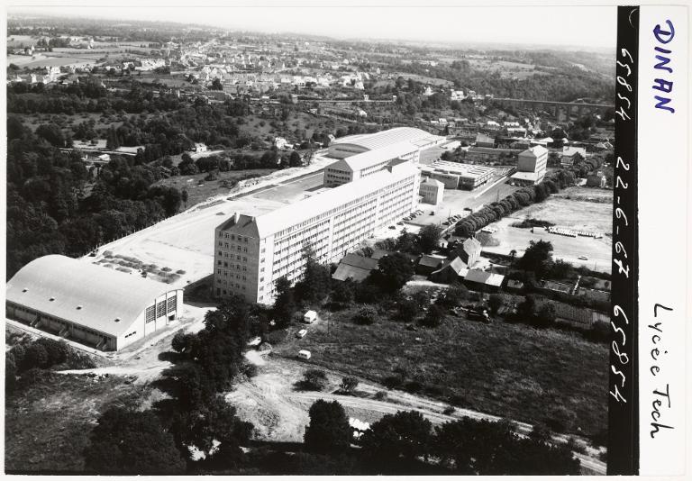 Lycée Polyvalent La-Fontaine-des-Eaux, 48, promenade de la Fontaine des Eaux (Dinan)