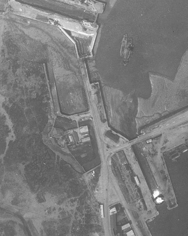 Vue aérienne verticale, 1923. Au centre, l'avant-port de Saint-Servan et le fort du Naye