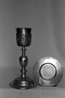 Calice & patène 1, église paroissiale Saint-Pierre, Saint-Paul (Loyat)