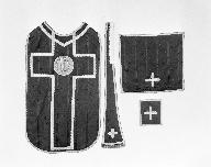 Ornement vert 1 : chasuble, bourse de corporal, étole, voile de calice, basilique Notre-Dame-du-Roncier (Josselin)