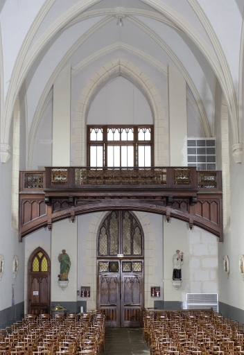 Tribune et son garde-corps