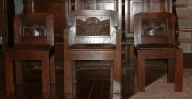 Trois chaises de célébrant