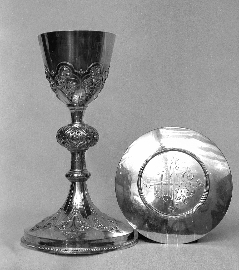 Calice, patène (1), église paroissiale Notre-Dame (Malansac)