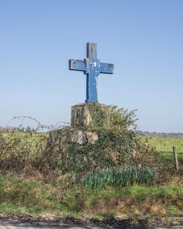 Croix de chemin dite "la Croix Bleue", près de la Mézerette (Ercé-près-Liffré)