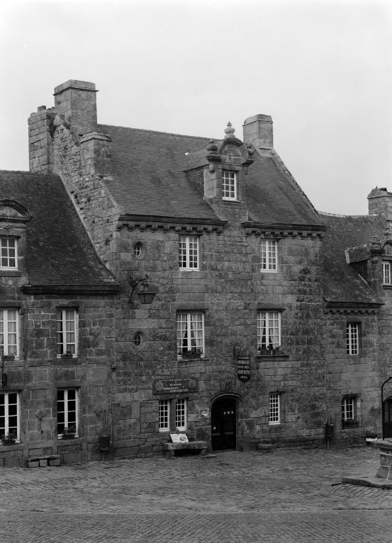 Maison, place de l'Eglise (Locronan)