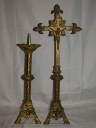 Garniture d'autel 2 : 4 Chandeliers d'autel et 2 croix d'autel