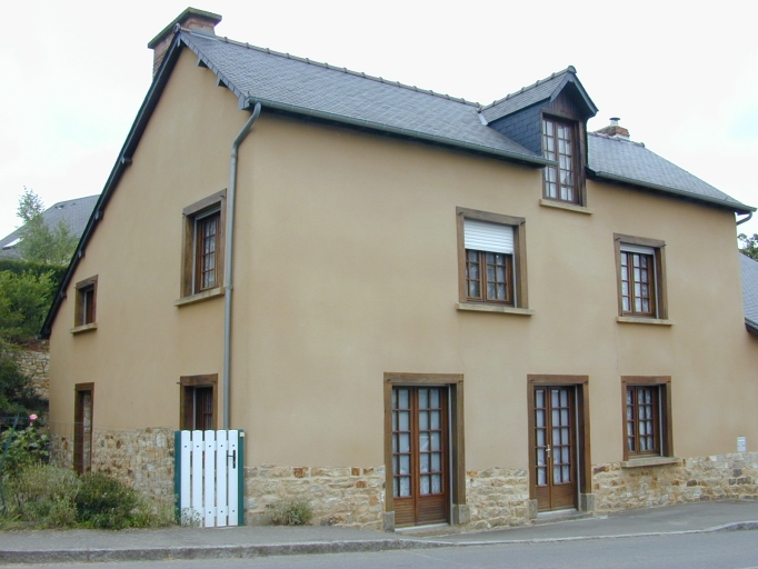 Maison à boutique, rue de la Mairie (Montreuil-le-Gast)