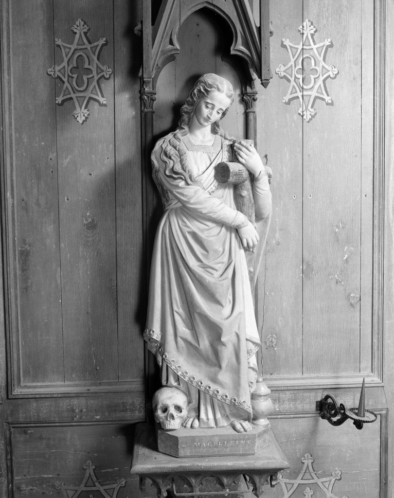 Statue (petite nature) : sainte Marie-Madeleine, chapelle Saint-Aubin (Pont-Scorff)