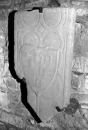 Pierre tombale, église paroissiale Saint-Pierre, Saint-Paul (Caulnes)