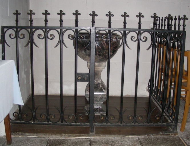 Clôture des fonts baptismaux