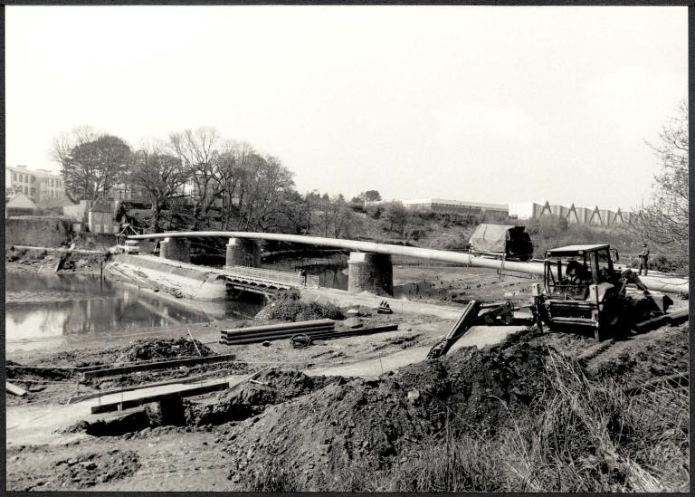 Forges puis usine, puis école des pupilles de la Marine, puis "Centre Marine", actuellement service de santé des armées et centre du service militaire volontaire de Brest, la Villeneuve (Guilers)