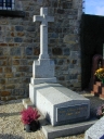 Tombeau de prêtres 2, place Saint-Médard ; rue Pierre de Langle (Torcé)