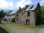 Fermes, alignement de trois logis, la Courte-es-Desrennes (La Chapelle-aux-Filtzméens)