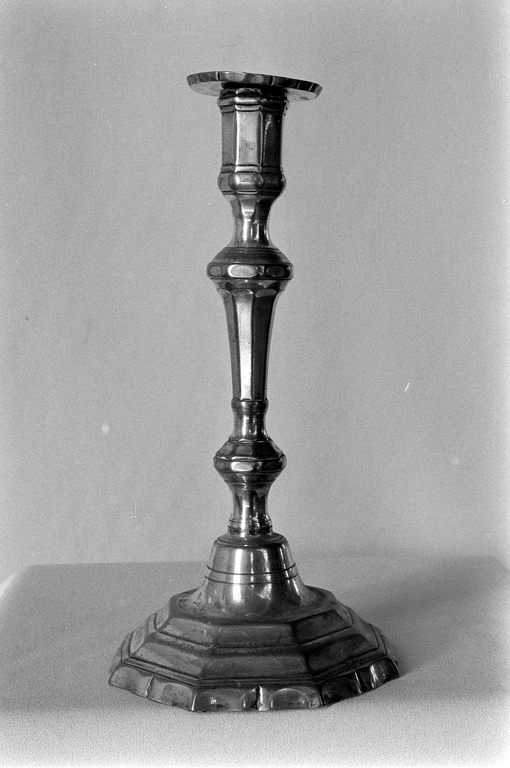 Chandelier, église Paroissiale Saint Pierre (Plounévez-Quintin)