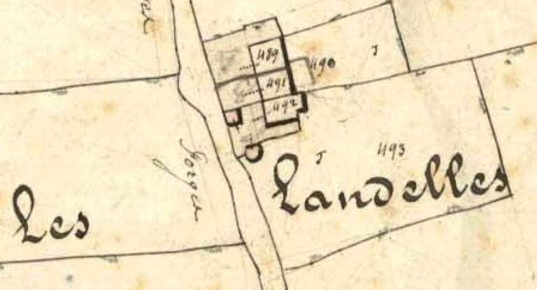 Alignement de fermes, les Landelles (Brécé)