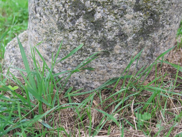 Surface lissée d'une bitte d'amarrage résultant du frottement des cordages à l'écluse de Boterneau  