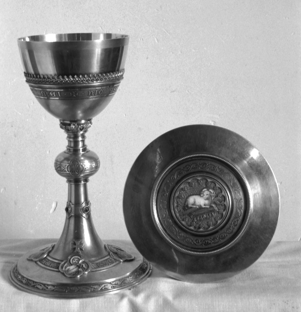 Calice, patène (3), église paroissiale Saint-Martin (Tresbœuf)