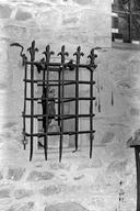 Ferrure, niche, église paroissiale Saint-Pierre, Saint-Paul (Caulnes)