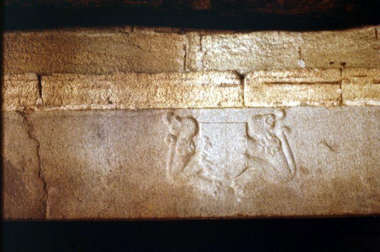Les aménagements intérieurs : vaisseliers et cheminées de La Chapelle-Chaussée