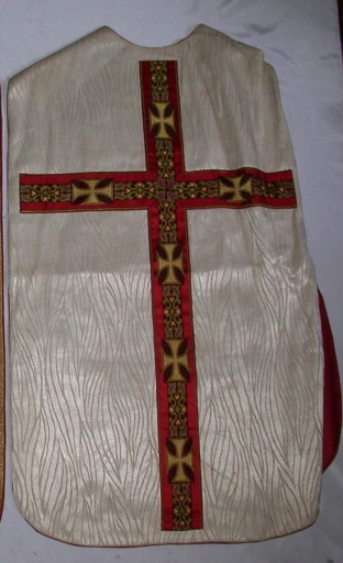 Ornement blanc 2 : chasuble, bourse de corporal, étole, voile de calice