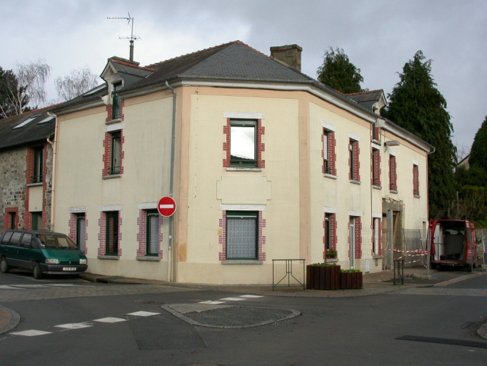 Maison à boutique, 10 rue de la Mézière (Melesse)