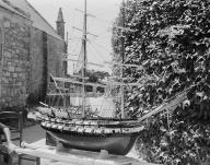 Maquette, ex-voto (maquette de procession) (2), prieuré Notre-Dame, église paroissiale, mairie (Île-d'Arz)