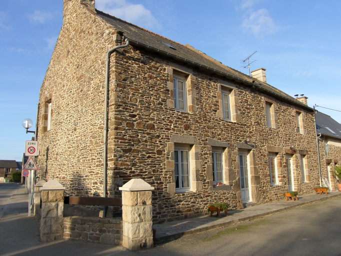 Maison et ferme, rue de la Mairie (Saint-Guinoux)