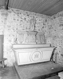 Autel, tabernacle, statue (2, autel tombeau, tabernacle à ailes, statuette) : vierge à l'enfant, sainte Véronique, chapelle Sainte-Thérèse (Fougères)