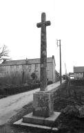 Croix de chemin, route de Châteauneuf (Plonévez-du-Faou)