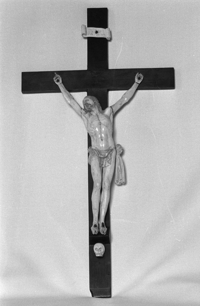 Croix (crucifix, statuette) : Christ en croix (n° 3), église paroissiale Saint-Ronan (Locronan)