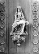 Statue (petite nature) : Vierge de pitié, église Saint-Pierre-Saint-Paul, Chapelle Notre-Dame-des-Victoires et ossuaire (Gourin)