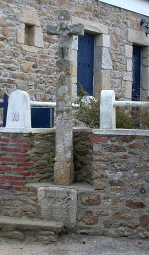 Croix de chemin, route du Croajou (Louannec)