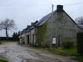 Alignement de maisons et fermes, la Rairie (Pipriac)