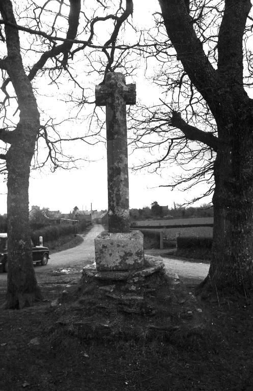 Croix de chemin, Trébuon (Plonévez-du-Faou)