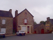 Maison, place de l'Eglise (Guénin)