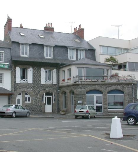 Hôtel de voyageurs, 2 place de la Plage (Saint-Quay-Portrieux)