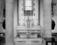 Autel, tabernacle, gradins d'autel (2) (maître-autel, autel tombeau), église paroissiale Saint-Pierre (Arradon)
