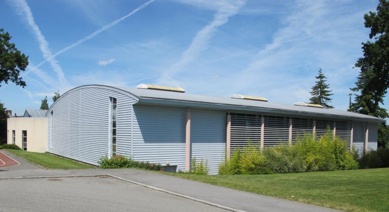 Complexe sportif, place du chanoine Delalande (Etrelles)