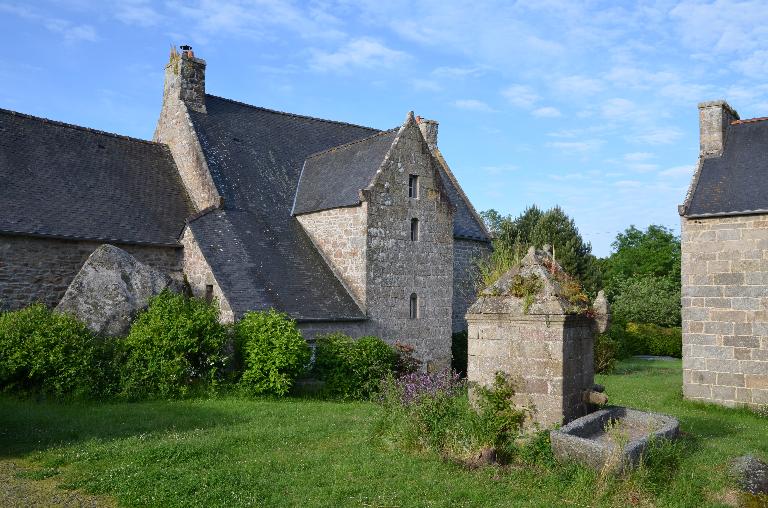 Ferme et puits de Coat Arzur (Ploubezre)