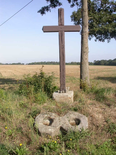 Croix de chemin, les Castillons (Saint-Père-Marc-en-Poulet)
