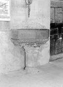 Bénitier (d'applique), église Saint-Pierre-Saint-Paul, Chapelle Notre-Dame-des-Victoires et ossuaire (Gourin)